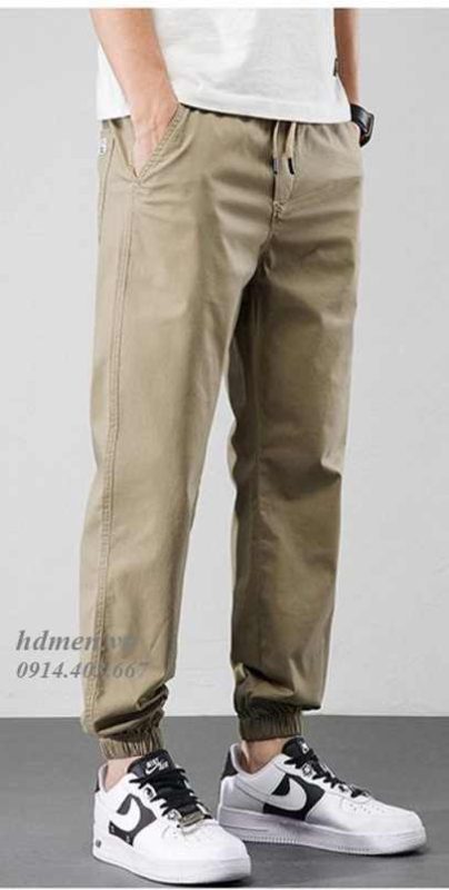 12 cách phối đồ với áo thun trắng nam đẹp 14 áo thun trắng và quần jogger