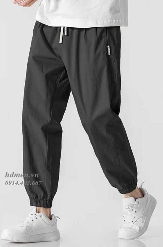 12 cách phối đồ với áo thun trắng nam đẹp 12 áo thun trắng và quần jogger