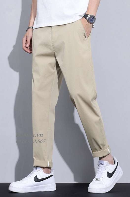 12 cách phối đồ với áo thun trắng nam đẹp 32 Áo thun trắng với quần chinos