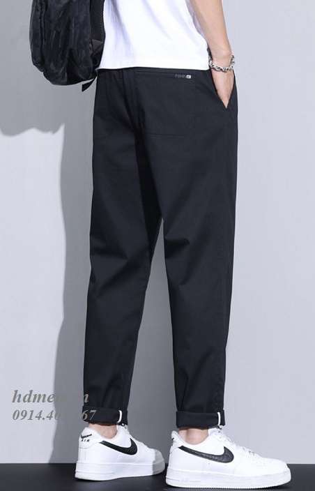 12 cách phối đồ với áo thun trắng nam đẹp 33 Áo thun trắng với quần chinos