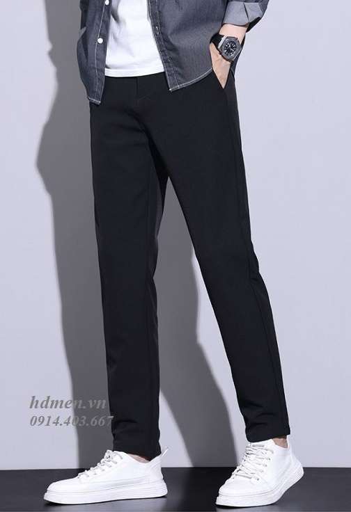 12 cách phối đồ với áo thun trắng nam đẹp 31 Áo thun trắng với quần chinos